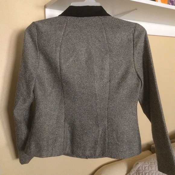 R&K Originals Blazer Sz6 Tweedy Gray Four Button Contrast Collar Fitted Pre-Owne - Picture 9 of 11